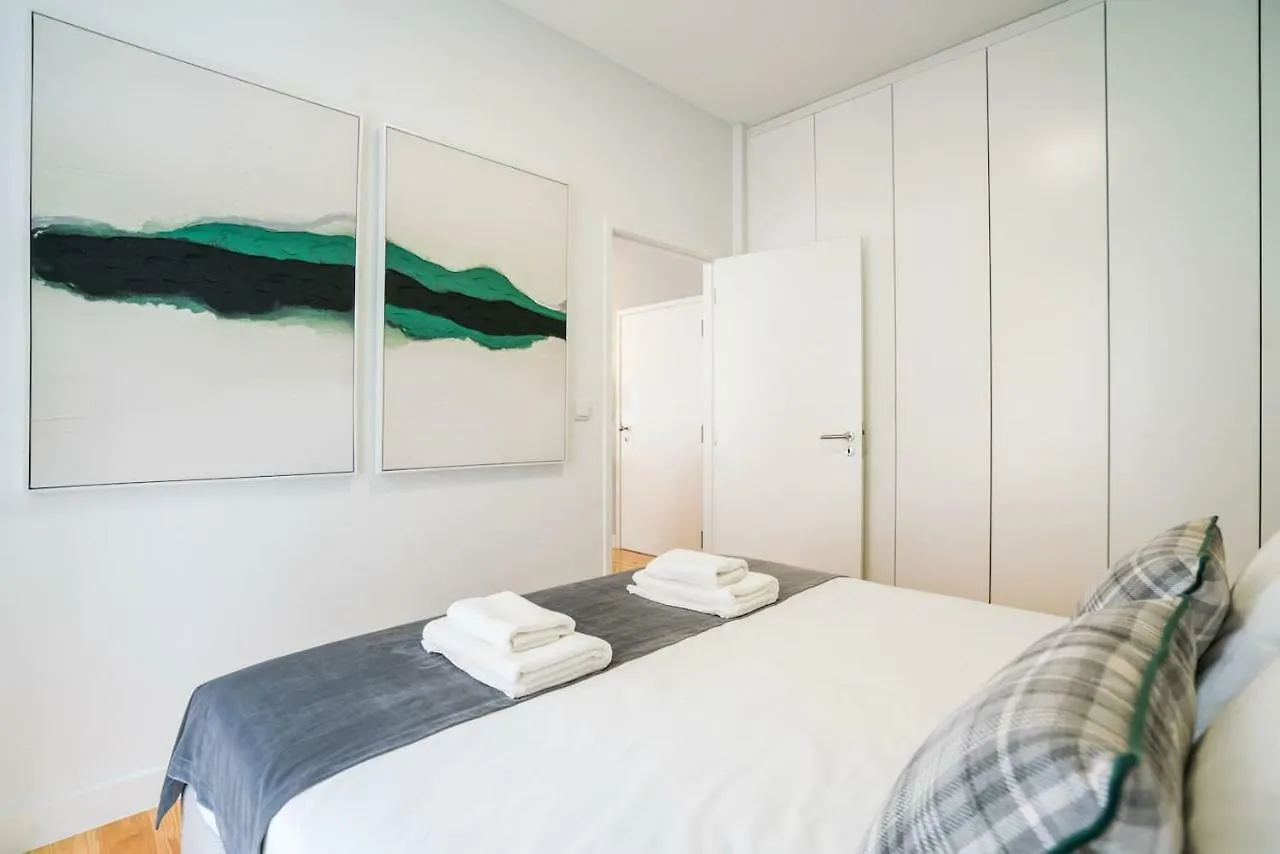 Modern Apartment In Chiado Lisbon