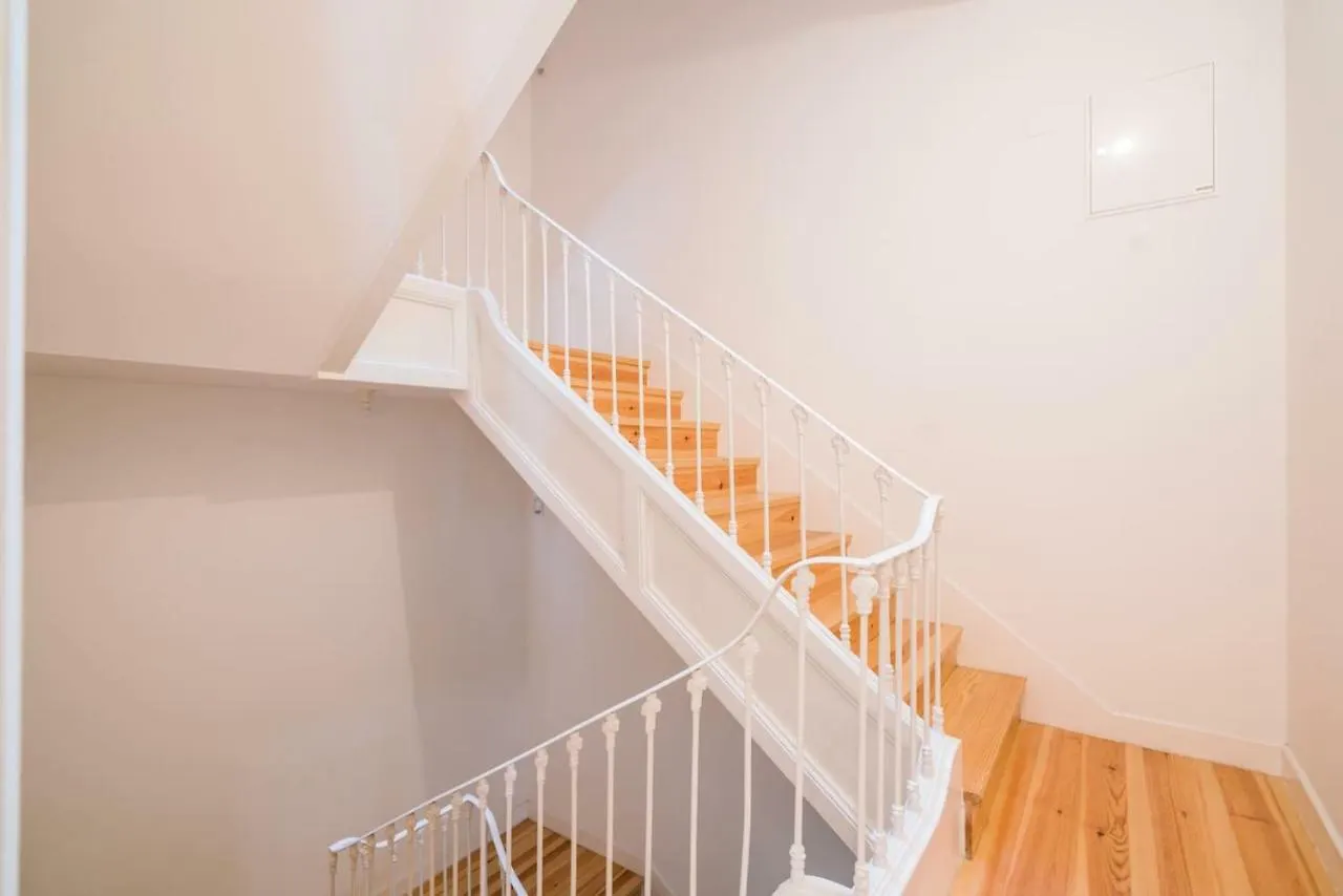 Modern Apartment In Chiado Lisbon
