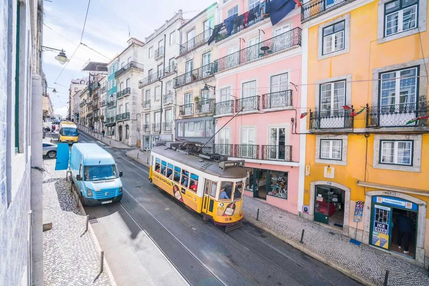Modern Apartment In Chiado Lisboa